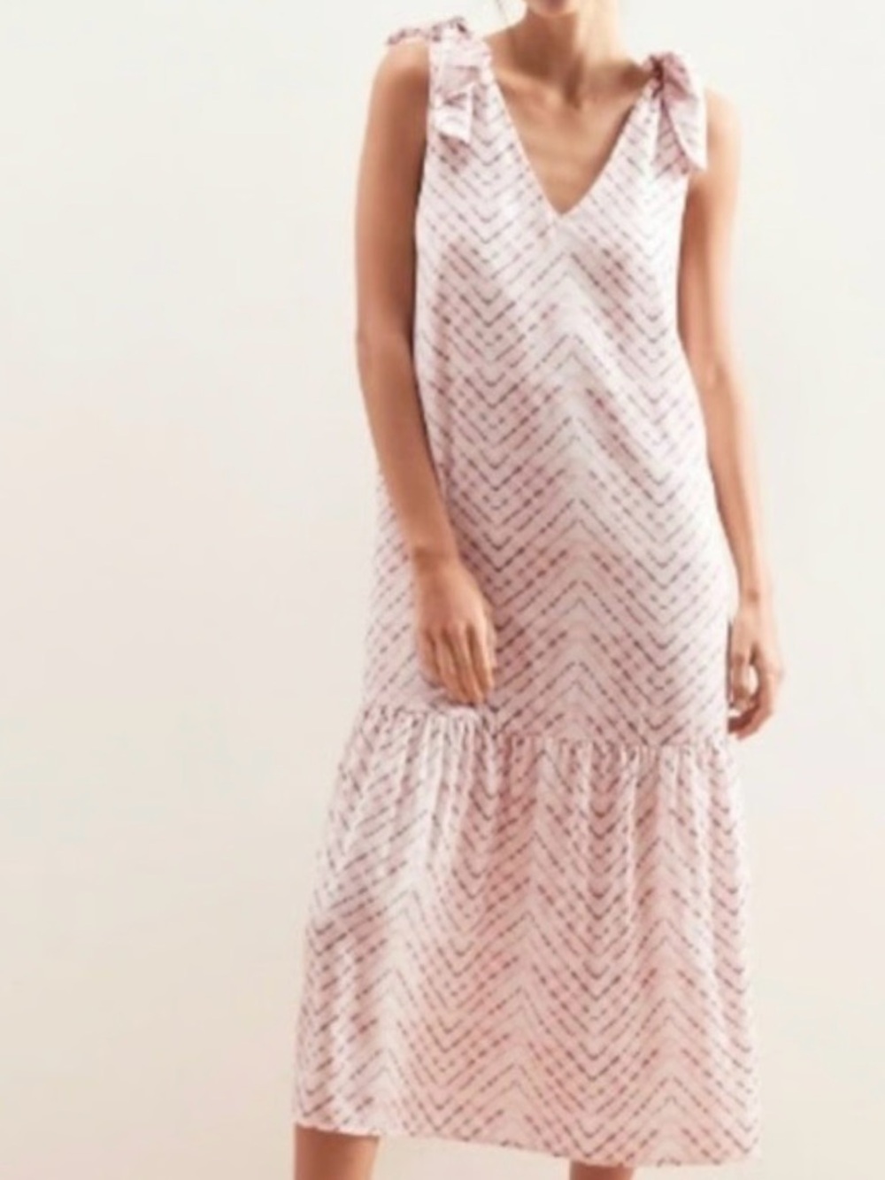 Banana Republic Pink Chevron Maxi Dress with Tie Shoulders. Size Medium